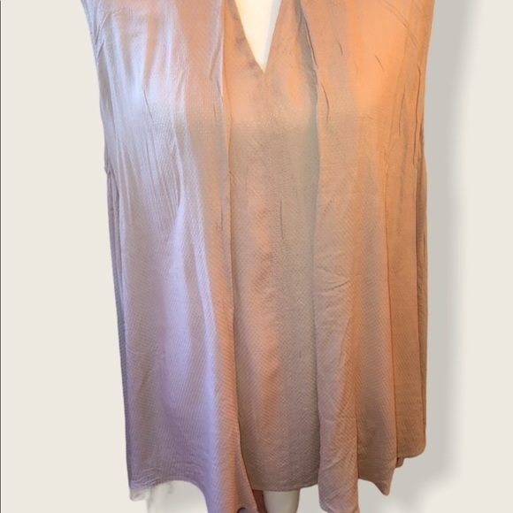 UMGEE Women’s Taupe Sleeveless Hi Low Flowing Top Size Large NWT - Picture 3 of 11